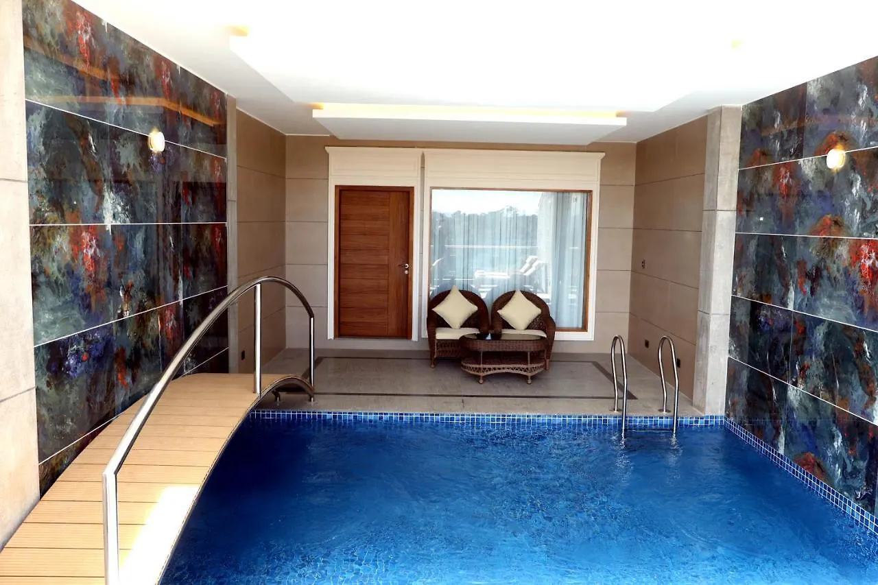Vibe Munnar Resort & Spa 5*,